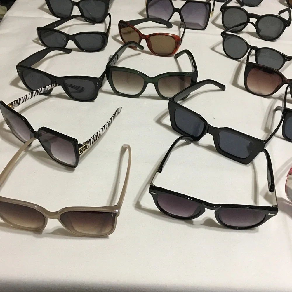 Lot of 23 Sunglasses Unisex Mixed Colors Styles Roxy Steve Madden Hilfiger